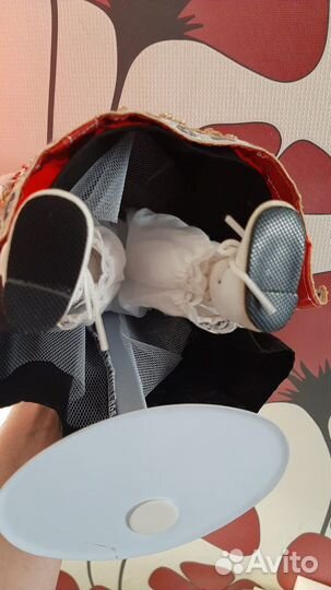 Кукла фарфоровая