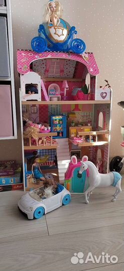 Домик с мебелью и игрушками. +2 пакета игрушек