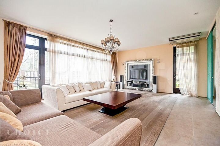 Коттедж 470 м² на участке 9 сот.