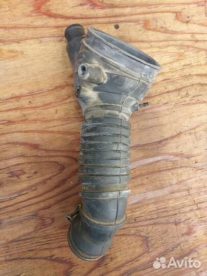 Патрубок воздушного фильтра Mitsubishi Eclipse 2G