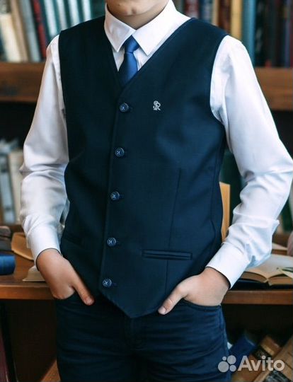 Жилет классический школьный