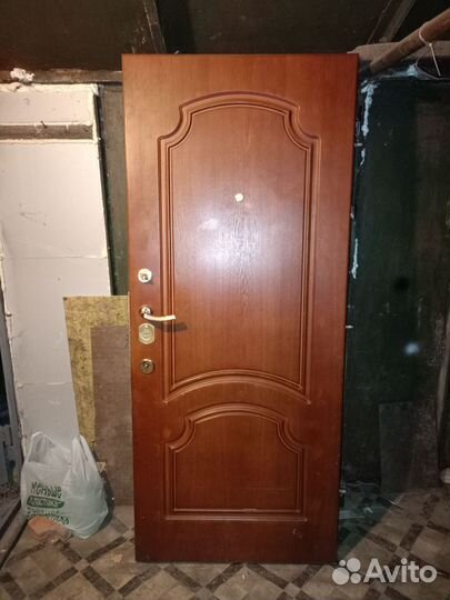 Дверь входная металлическая