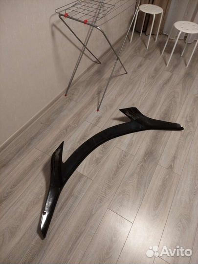 Дефьектор капота