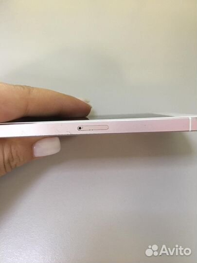 iPhone SE, 32 ГБ