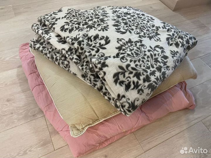 Подушки и одеяла, одним лотом