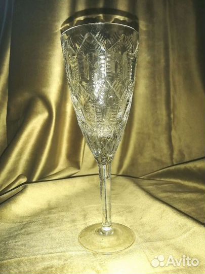 Хрустальные стаканы и фужеры