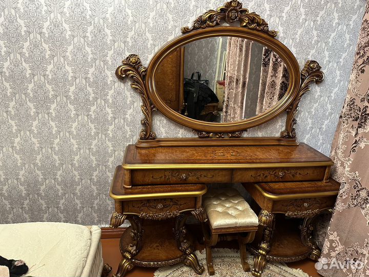 Спальный гарнитур