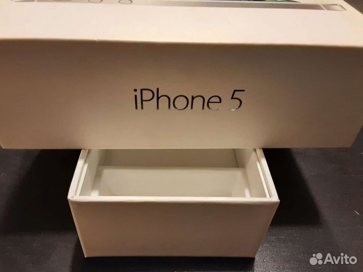 Коробки от iPhone4 S и iPhone 5