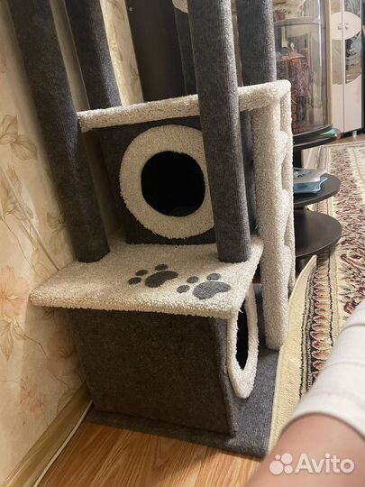 Домик лежанка для кошки с когтеточкой
