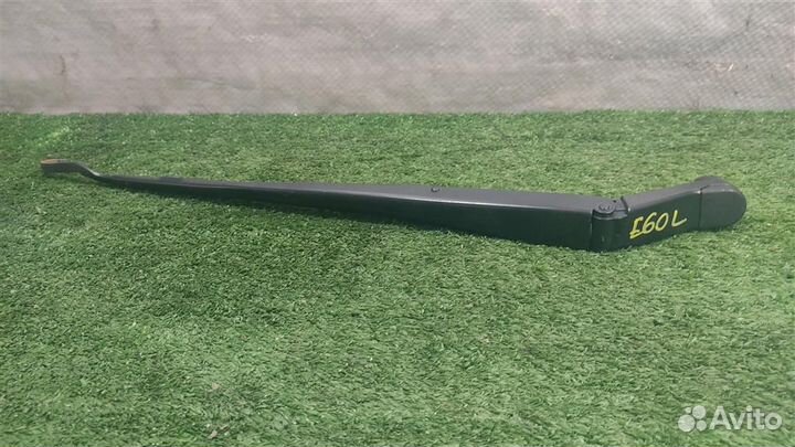 Поводок стеклоочистителя левый Toyota Verso R2 20