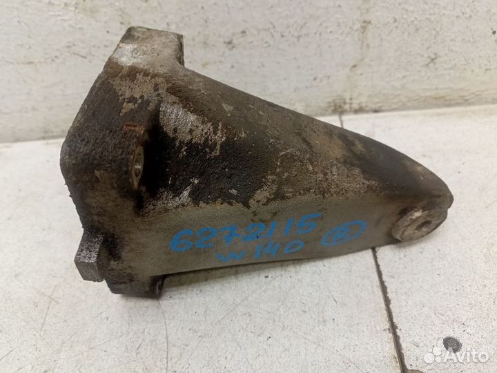 Кронштейн двигателя