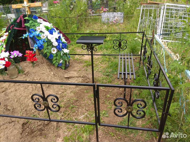 Ограды на кладбище