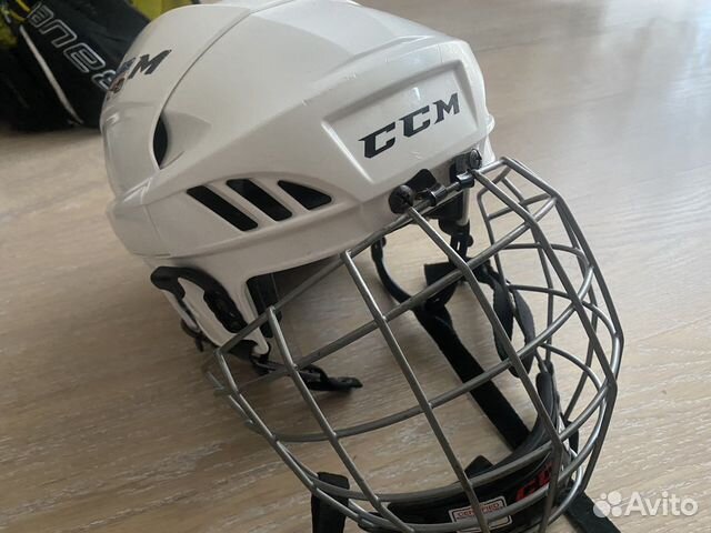 Хоккейный шлем