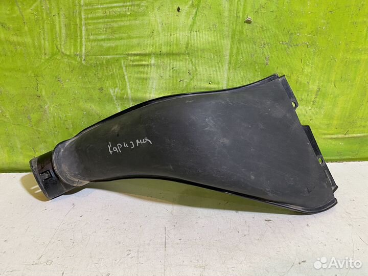 Консоль воздухозаборник Mitsubishi Carisma