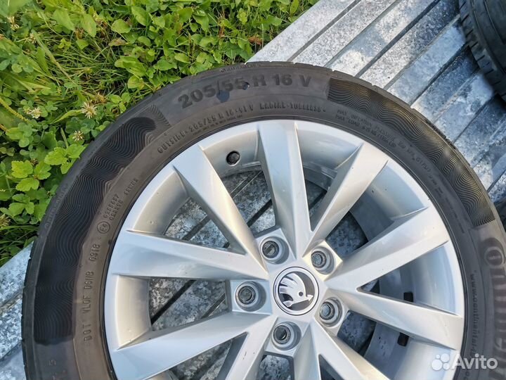Колеса в сборе r16 летние skoda octavia Alcatras