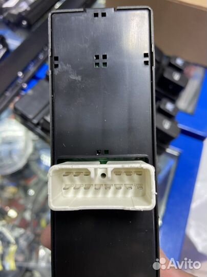 Блок управления стеклоподъемников Hyundai Sonata