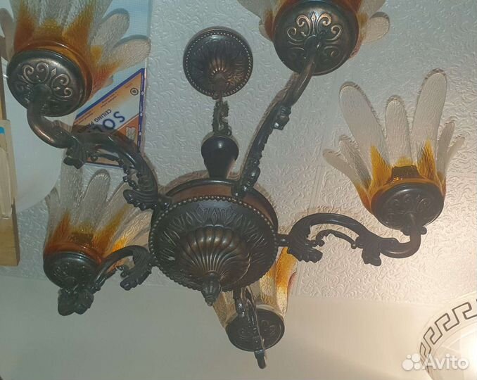 Люстра 5-ти рожковая с плафономи