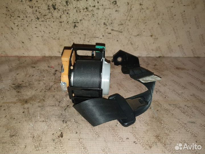 Ремень безопасности задний Mazda 3 BM мазда