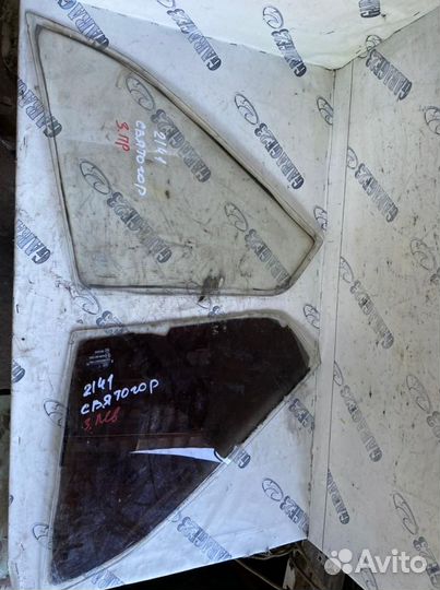 Стекло боковое заднее глухое Святогор Москвич 2141