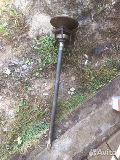 Полуось на ниву