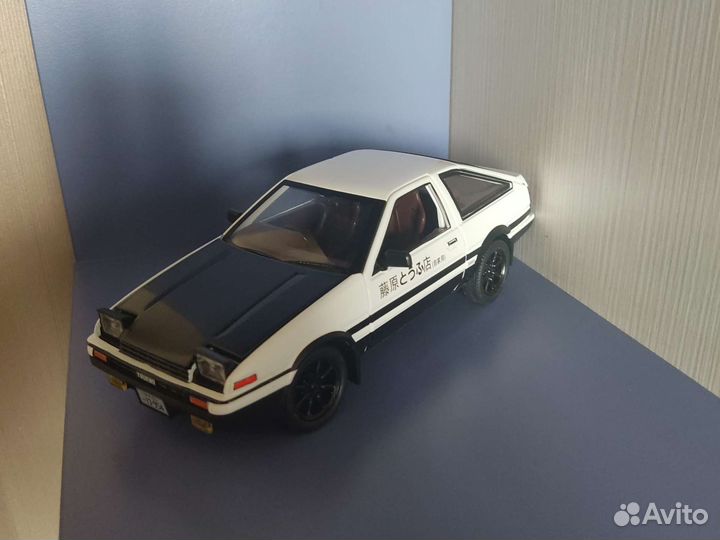 Модель машины AE86 в масштабе 1:20