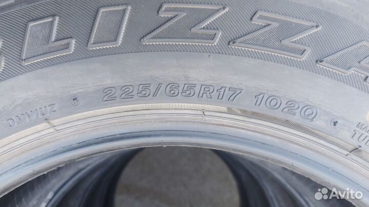 Bridgestone Blizzak DM-V1 225/65 R17