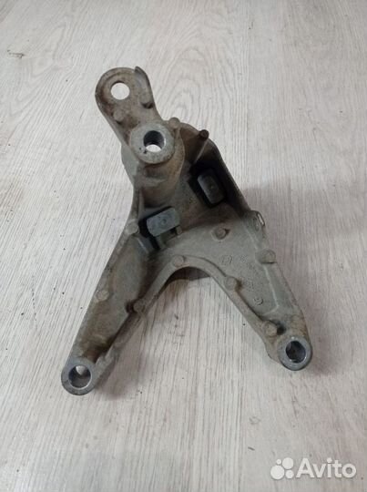 Кронштейн опора крепления кпп коробки передач Rena