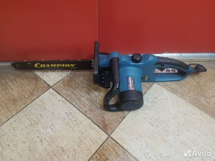 Электрическая пила Makita UC3020A (вк1)