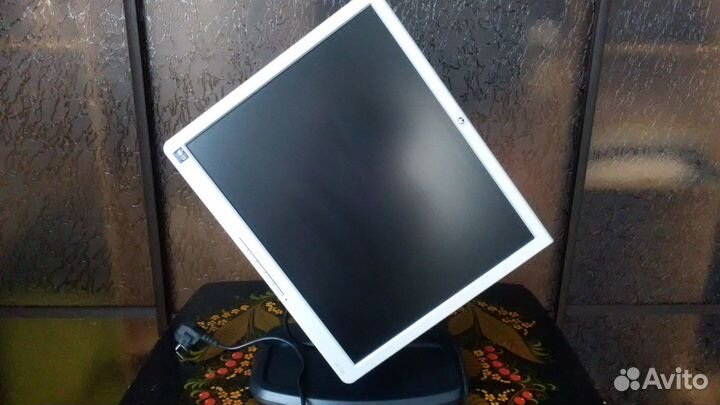 Продам монитор HP 1740