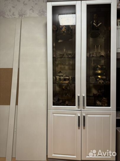 Стеклянный шкаф витрина