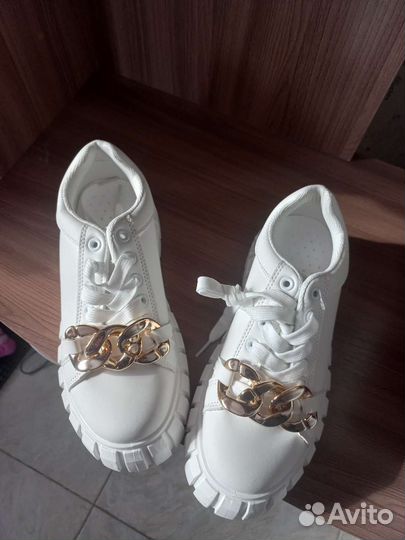 Кроссовки новые