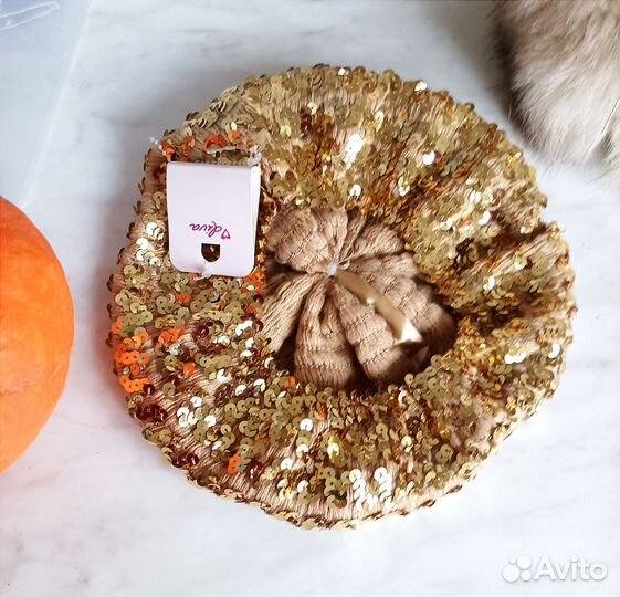 Берет женский золотой, и панама