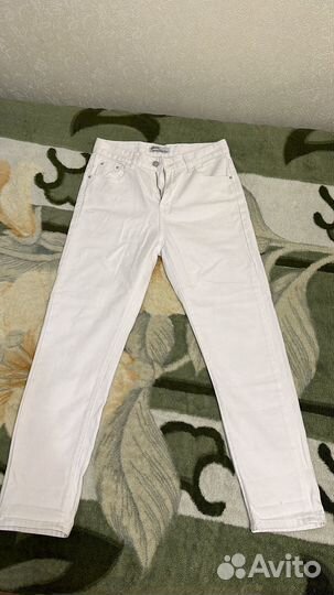 Белые джинсы