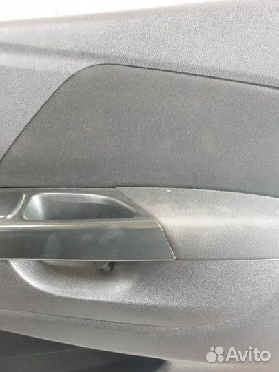 Обшивка двери передняя правая Renault Kaptur