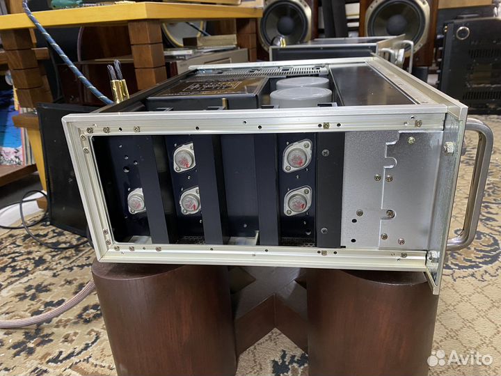 Усилитель моноблоки Accuphase m-60