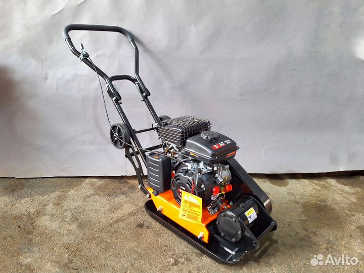 Виброплита бензиновая Brait PC50 + коврик