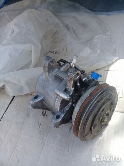 Продаю компрессор кондиционера для Ниссан Санни