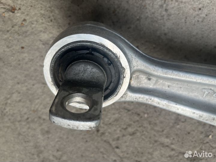 Б\у Поперечные передние рычаги на tesla 3(2шт)