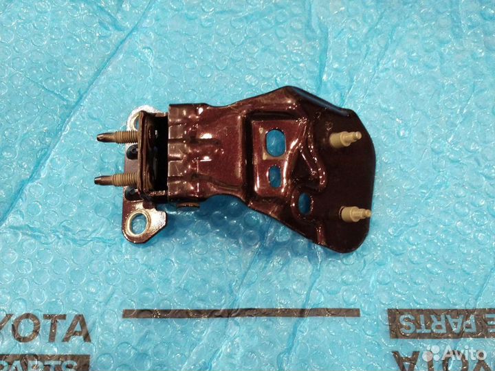 Петля багажника Хайлендер 2 левая б/у