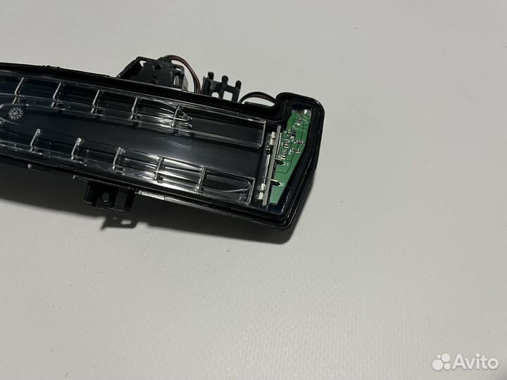 Правый повторитель бокового зеркала Mercedes новый