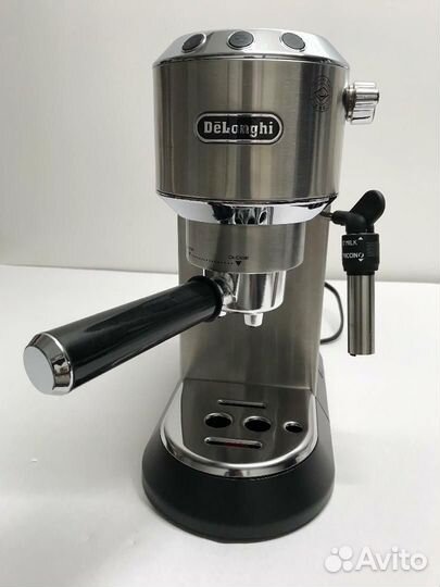 Кофеварка рожковая Delonghi EC685.M