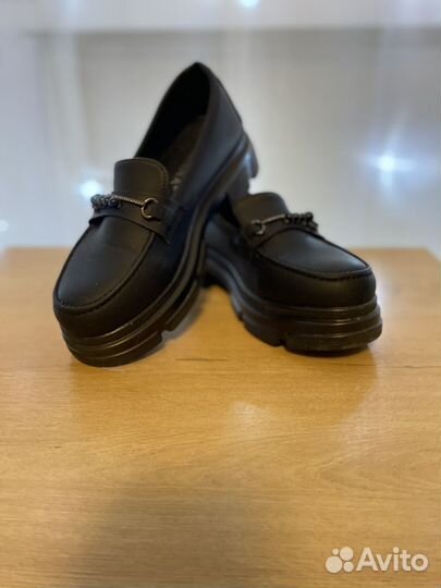 Лоферы женские