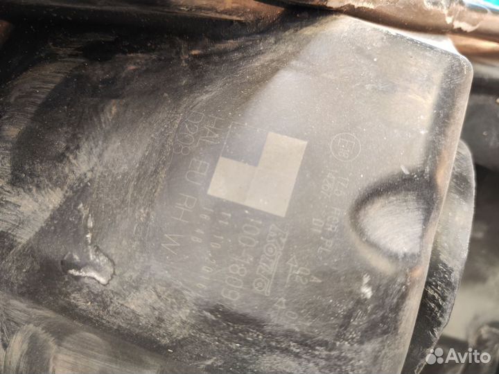 Фара правая Suzuki Vitara 2 2015-2024