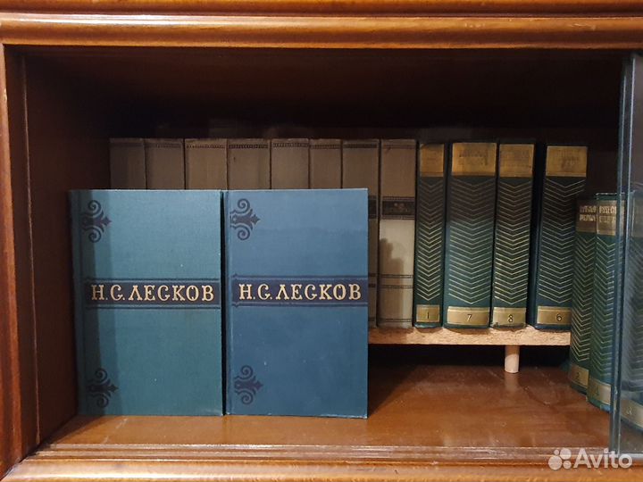 Книжные полки дерево со стеклом чехословакия