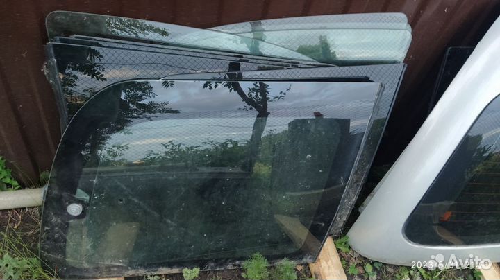 Стекла на Mitsubishi delica