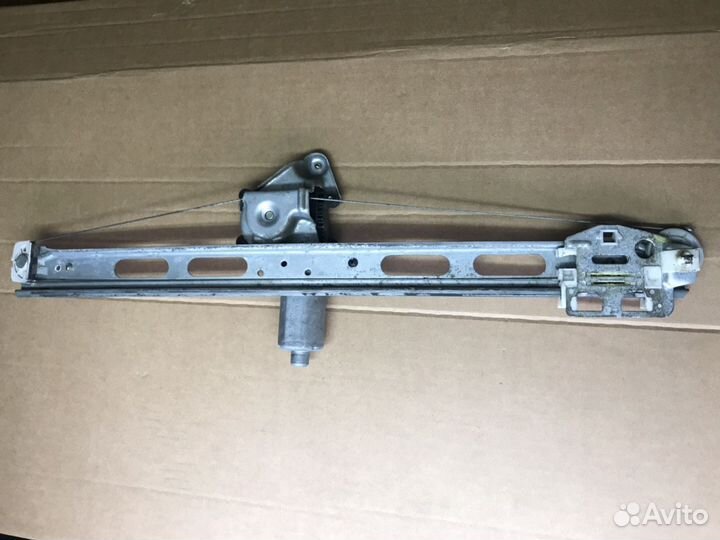 Стеклоподъёмник передней двери Mercedes W168