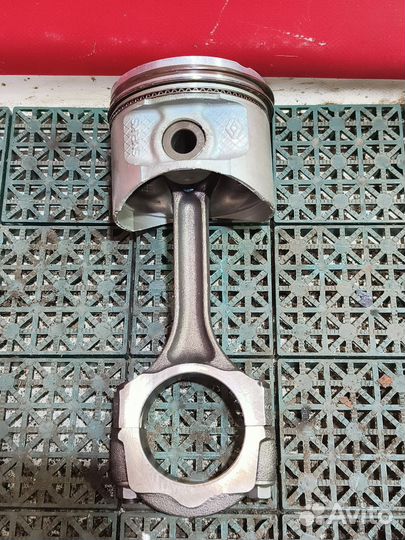 Поршень c шатунoм Rеnаult Сliо II 1.4 K4J710