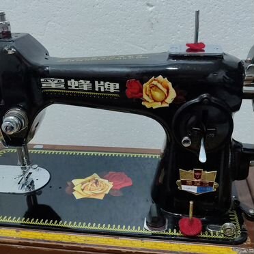 Продам швейную машинку