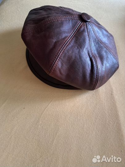 Кепка кожаная женская