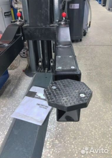 Подъемник автомобильный гидравлический